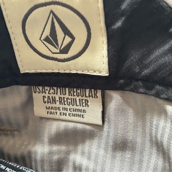 VOLCOM youth size 10 casual tan coloured shorts - Picture 5 of 5